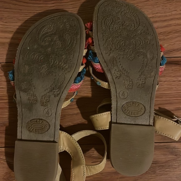 Girls Steve Madden Sandal! Good Condition! Super cute! - Picture 3 of 3